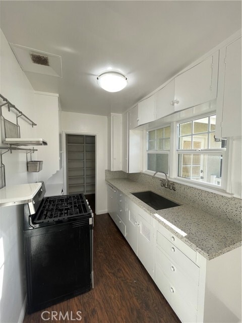 Building Photo - 1024 Main St