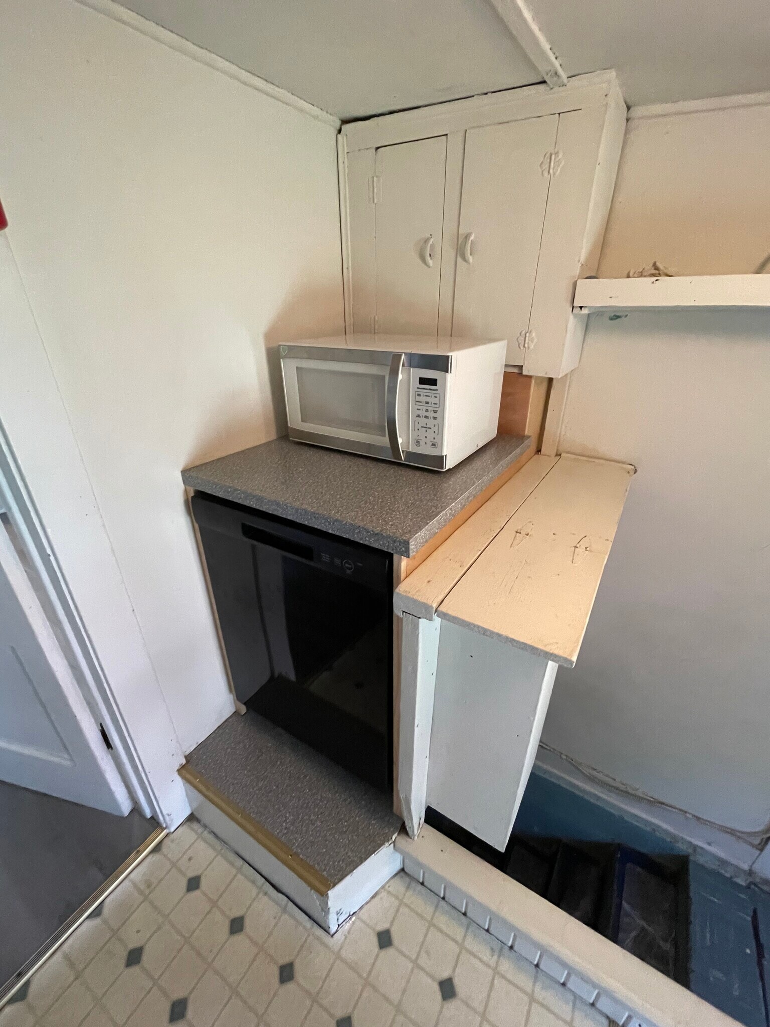 Microwave \ Dishwasher - 1420 N Wahsatch Ave