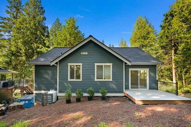 Building Photo - Modern 3BD/2.5BA Home in Sudden Valley – B...