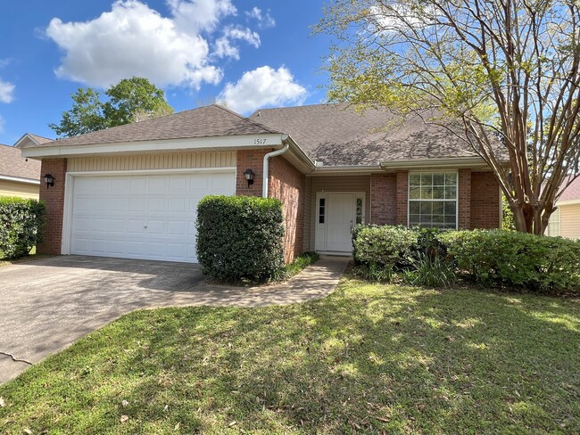 Primary Photo - 1517 Applewood Way
