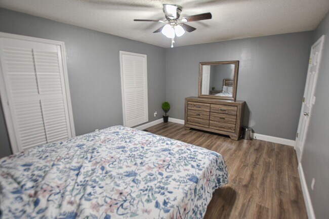 Building Photo - Pet Friendly Three Bedroom with Basement!