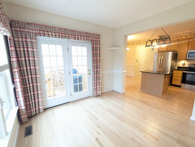 Building Photo - Townhouse in Spring Ridge community - OAKDALE school district - available before the holidays!