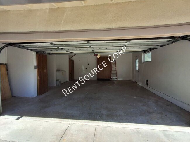 Building Photo - 26421 Torrey Pines Dr