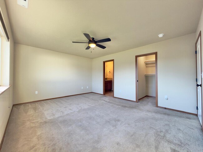 Building Photo - 1316 Robie Ln