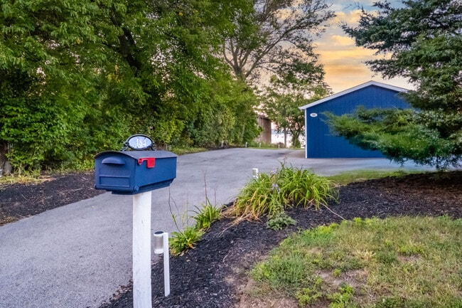 Building Photo - 184 Grand Ave