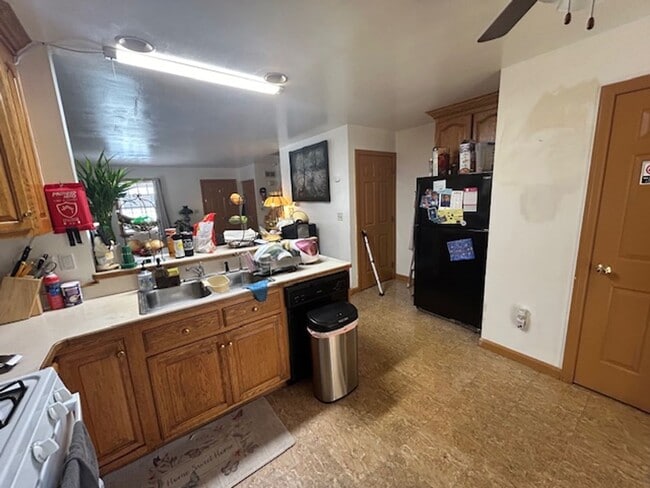 Building Photo - 3 Bedroom 1.5 Bathroom Available in Lancaster