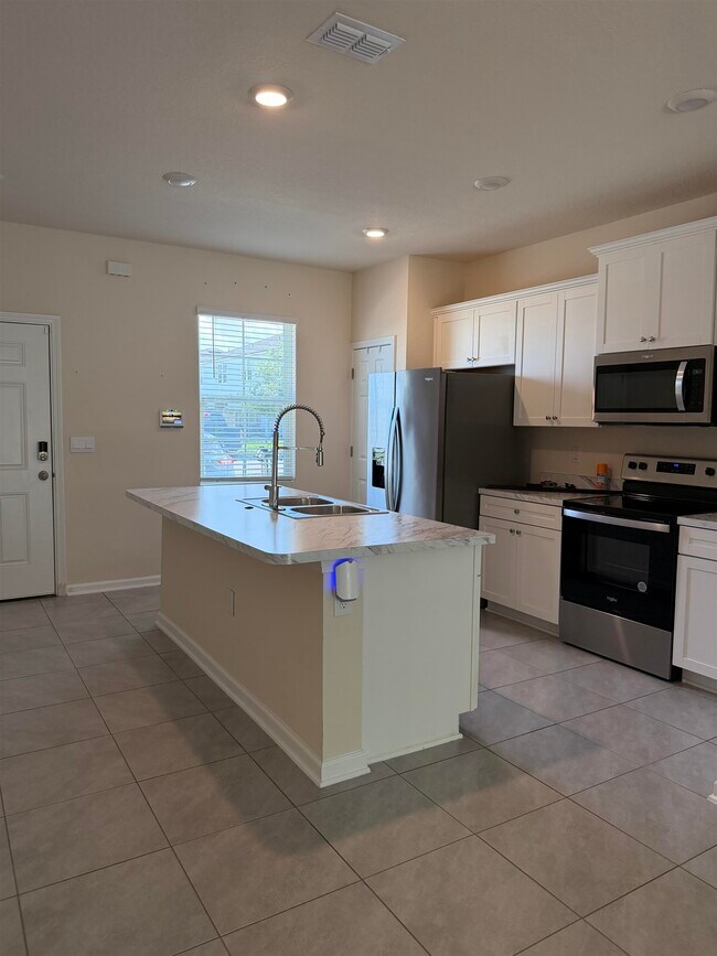 Building Photo - 136 Whispering Brk Dr
