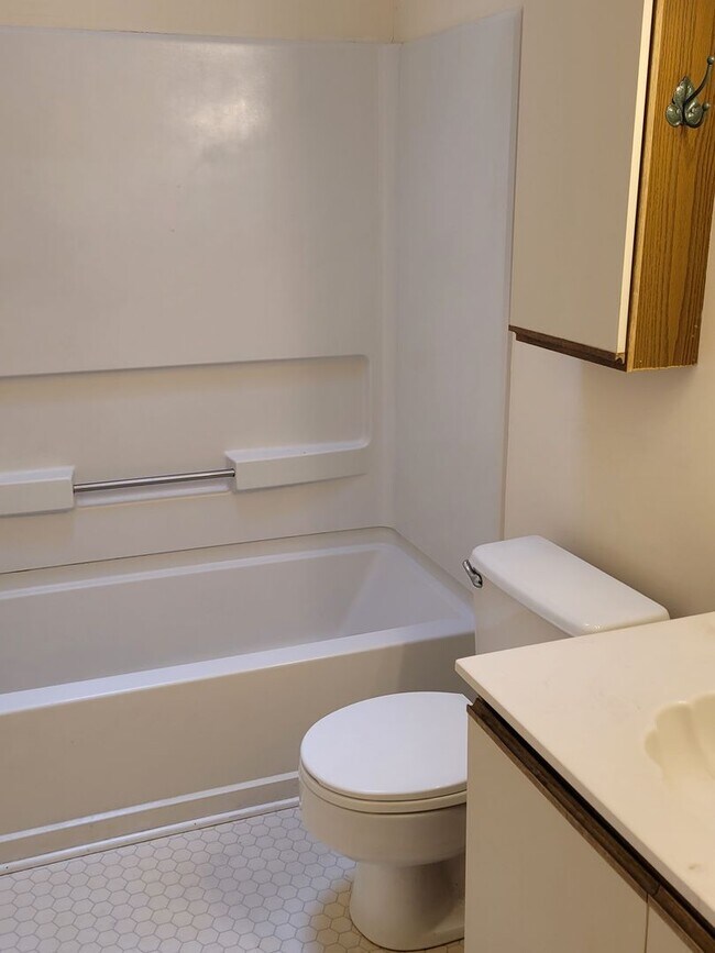 Building Photo - Modern 3BR Condo in Finley Forest – Prime Chapel Hill Location near UNC & RTP