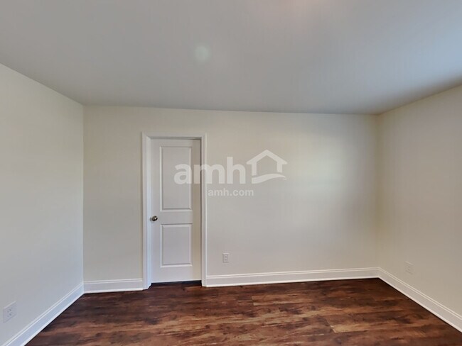Building Photo - 5231 Valor Dr