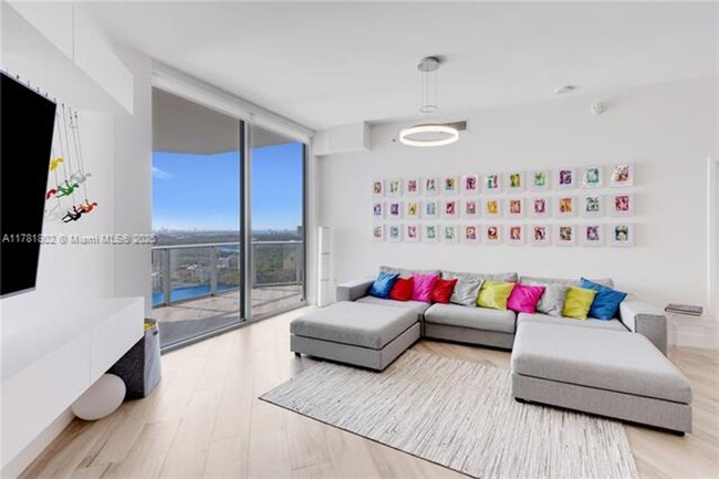 Building Photo - 17111 Biscayne Blvd