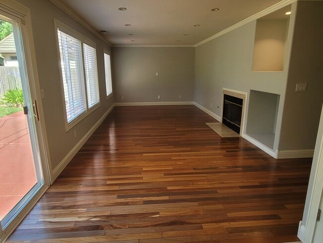 Building Photo - COMING SOON!!! Prime Sacramento Location!