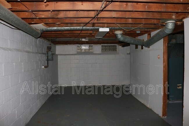 Building Photo - 740 E 254th St