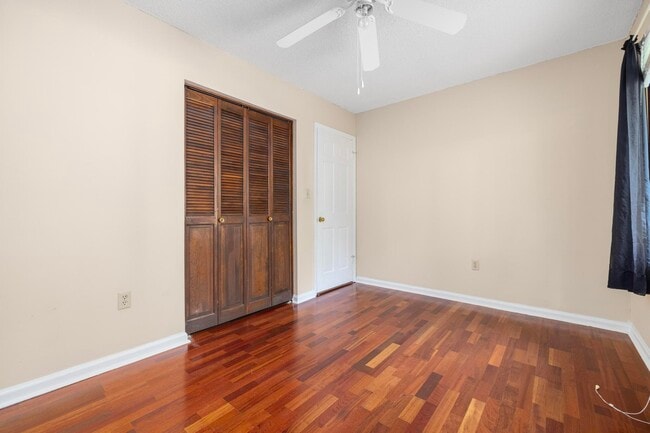 Building Photo - 517 Bramblewood Dr