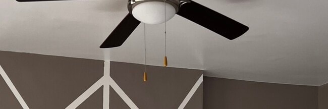 Building Photo - 7352 S Yale Ave