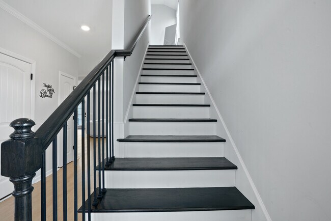 Building Photo - 25 Ashmont St