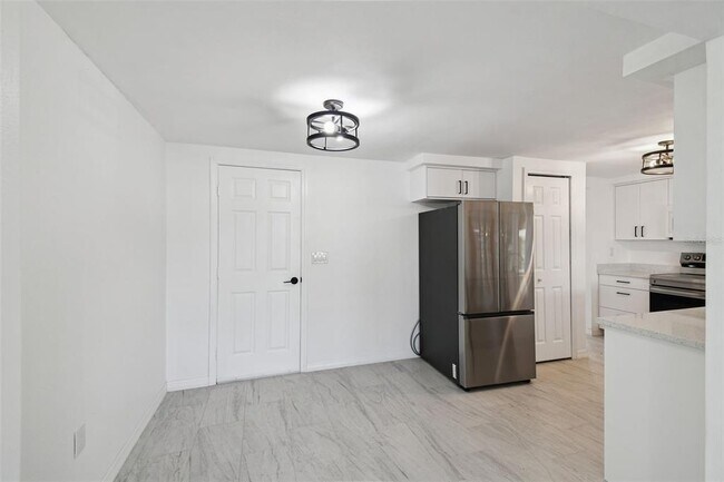 Building Photo - 3513 Landale Dr