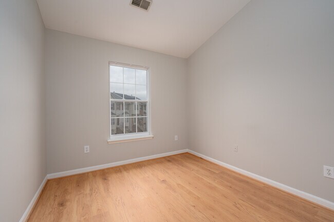 Building Photo - 20821 Shamrock Glen Cir