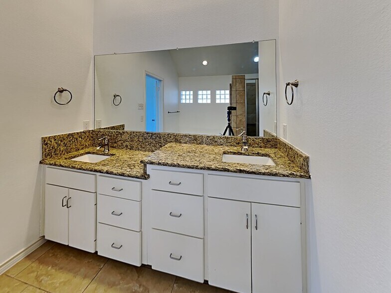 Building Photo - 4322 Duck Pond Ln