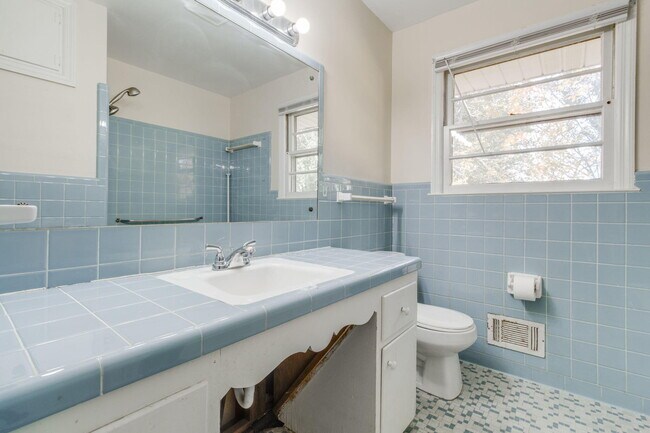 Building Photo - 2 Pickens Ct