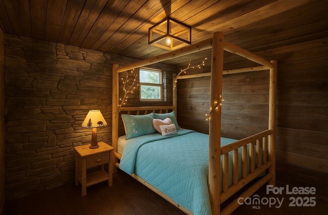 Building Photo - 1011 Lakeshore Dr