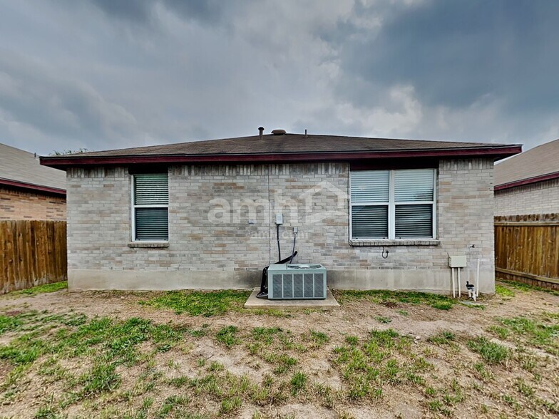 Building Photo - 10711 N Shaenridge