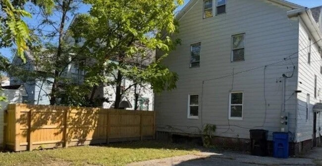 Building Photo - 3294 E 146th St