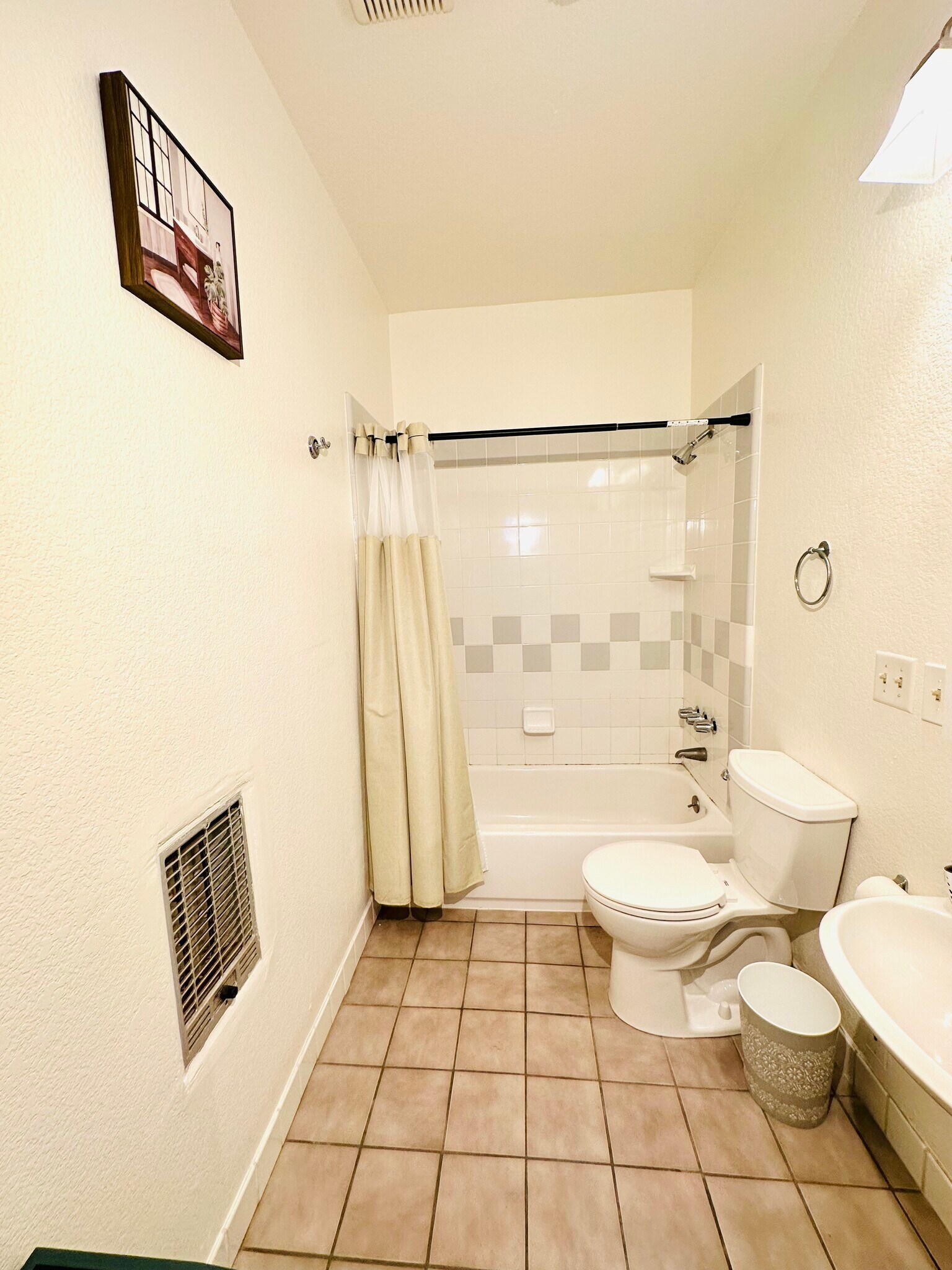 Building Photo - 4242 La Salle Ave