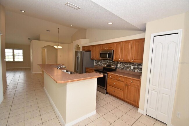 Building Photo - 11 Zenith Ct