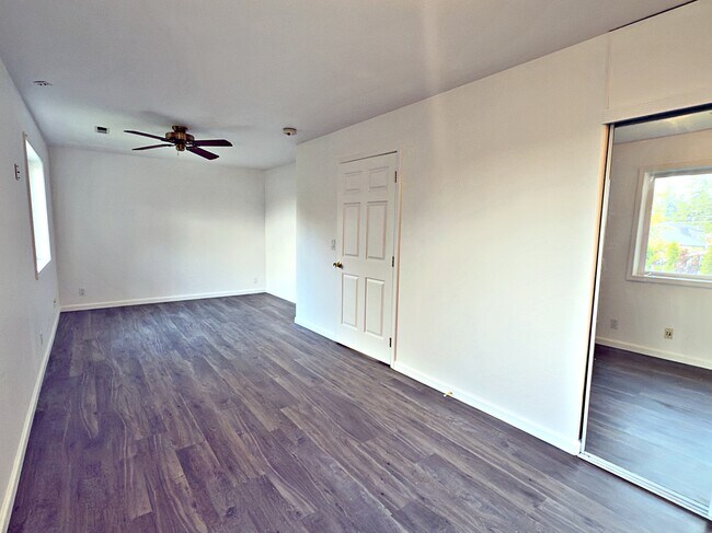 Building Photo - 6731 SE Fern Ave