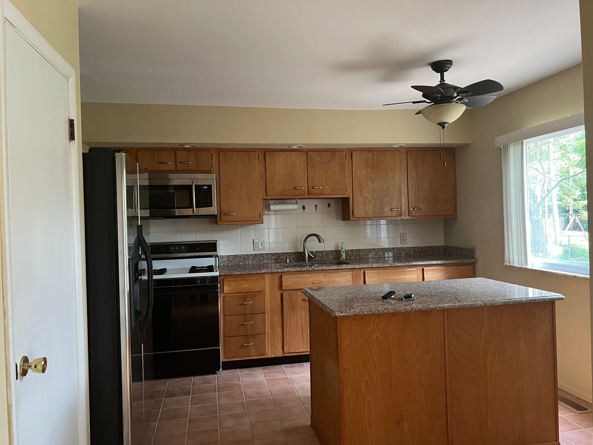 Building Photo - 524 Ranch Dr