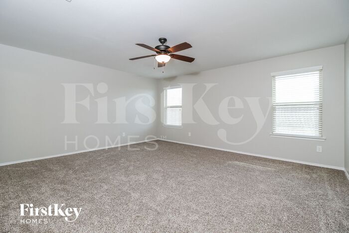 Building Photo - 309 Plum Dr