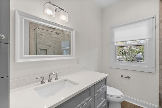 Building Photo - 134 22nd Ave N