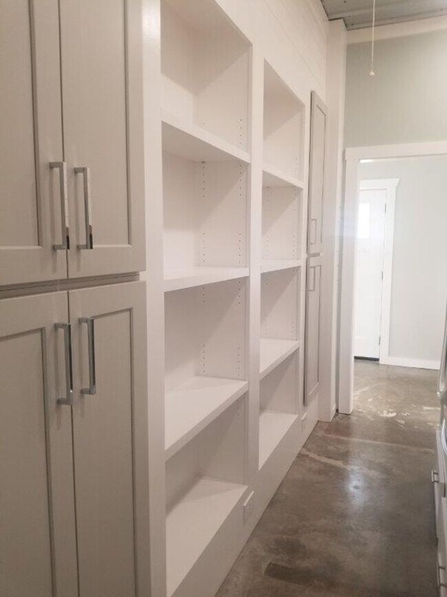 Building Photo - 6047-E Wayne Memorial Drive