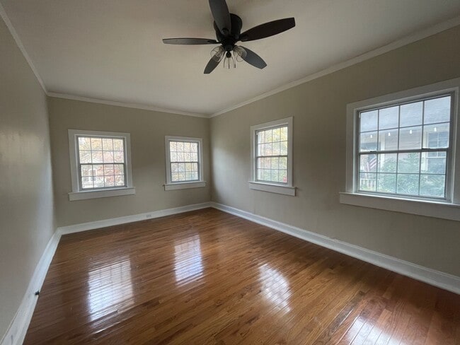 Building Photo - Highland Charmer! Come see Today!