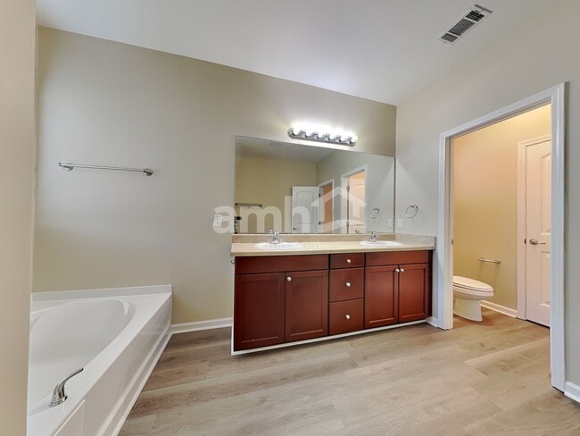 Building Photo - 25 Concordia Ct