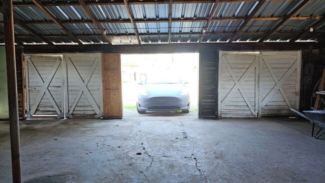 Building Photo - 2560 Fowler Ave