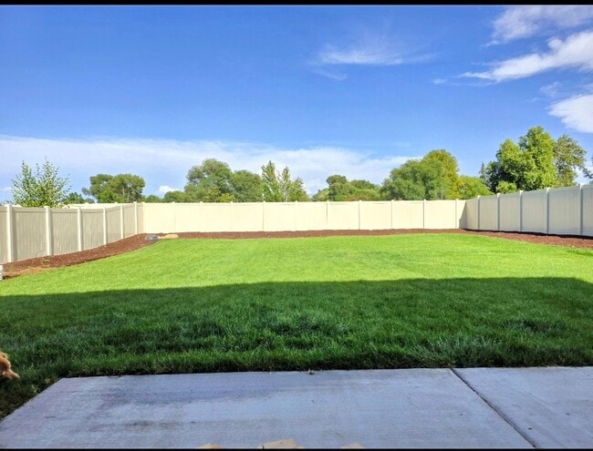 Building Photo - 672 S Blackfoot