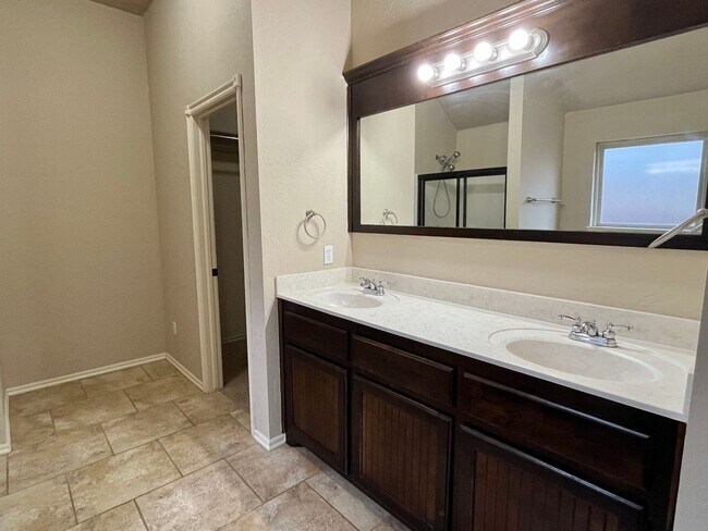 Building Photo - Great 3 Bed, 2 Bath Home in Moore Schools