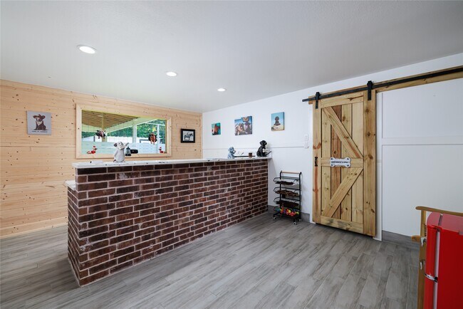 Building Photo - 12826 Hill Dr