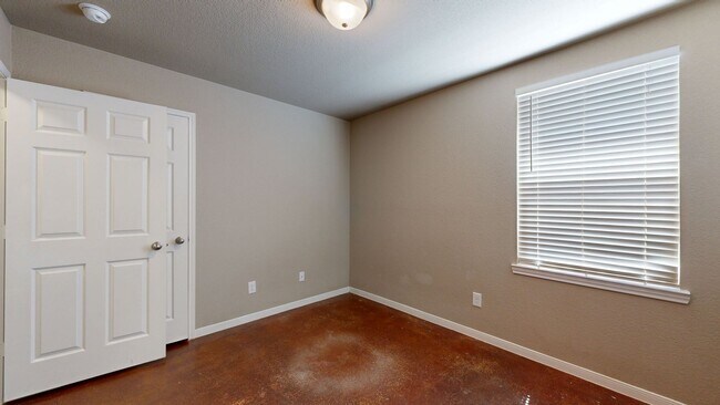 Building Photo - 2 WEEKS FREE!!!!  NOW ONLY $1395 NO CARPET DUPLEX IN HARKER HEIGHTS!!!!