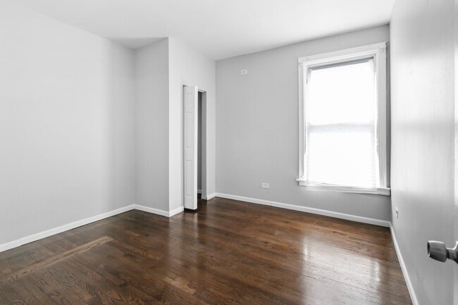 Building Photo - Spacious 3-Bedroom | 1-Bath | Shared Laund...