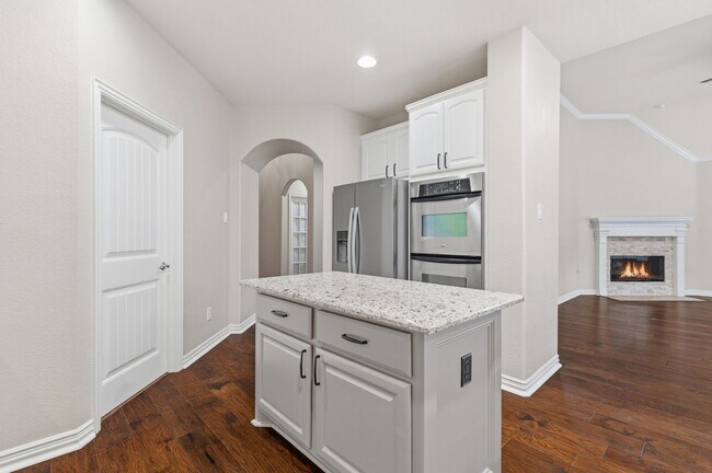 Building Photo - 414 Woodpecker Forest Ln