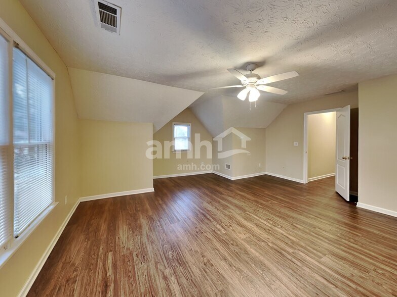 Building Photo - 7474 Clipper Cove