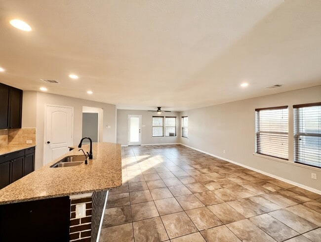 Building Photo - 6718 Madison Heights Ct