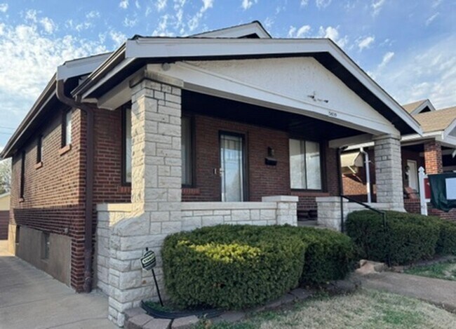 Building Photo - 5839 Hampton Ave