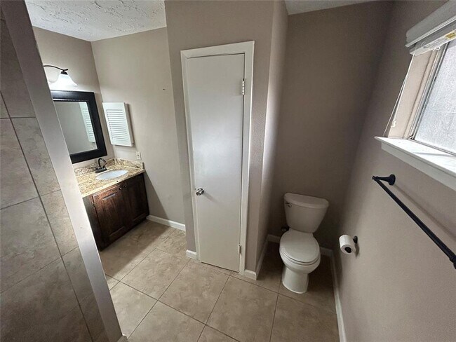 Building Photo - 13507 White Cliff Dr