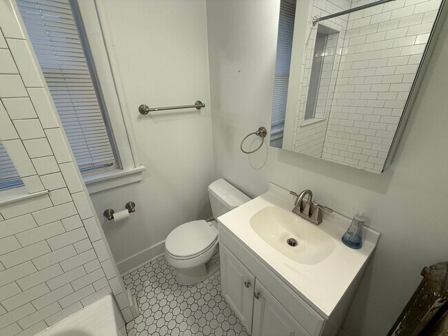 Building Photo - 204-204 S Braddock Ave