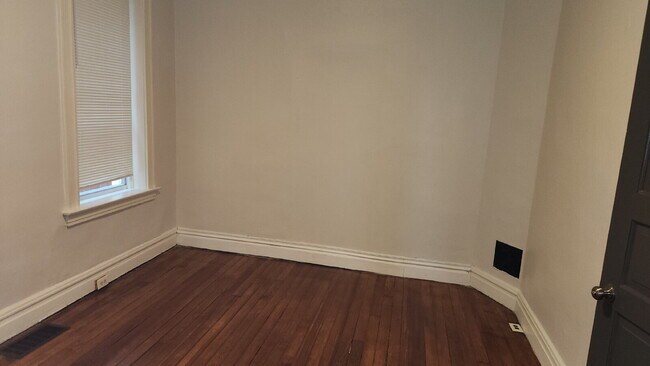 Building Photo - Elegant Two-Bedroom Duplex Retreat in the Heart of St. Louis