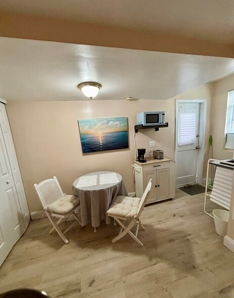 Building Photo - 129 Malaga Ave