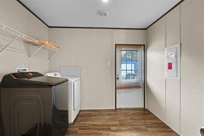 Building Photo - 111 Little Lp
